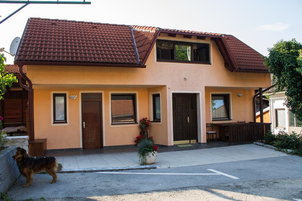 Apartments And Rooms Stefanac Slunj Rom bilde